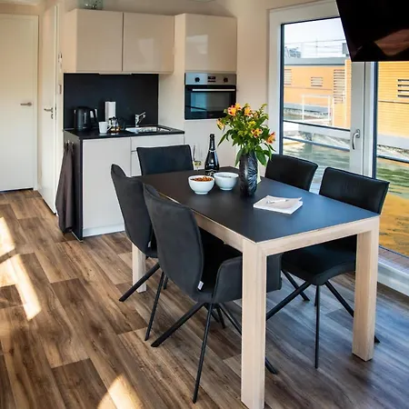 Floatinghouse Bellini Klitten